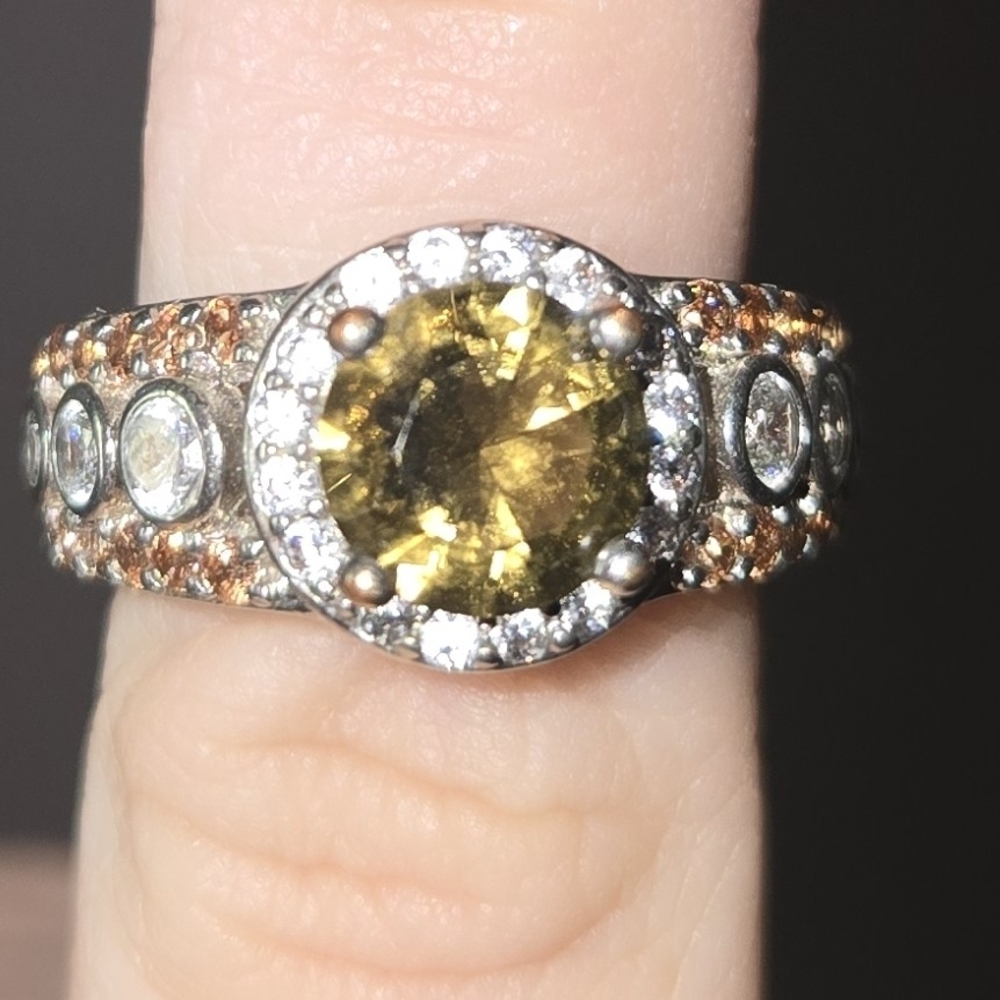 Glamorous Gold and Silver Women's Ring